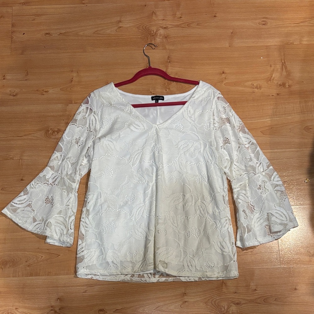 Chic White Lace Bell Sleeve Blouse